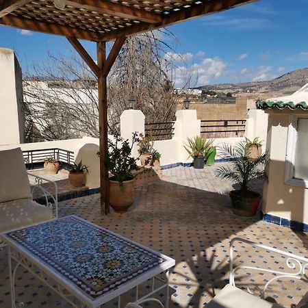 Riad Avec Terrasse Privee Et Piscine Partagee A 300M Fez Eksteriør billede