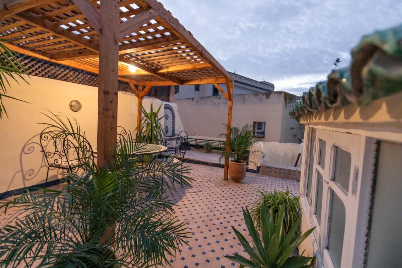 Riad Avec Terrasse Privee Et Piscine Partagee A 300M Fez Eksteriør billede