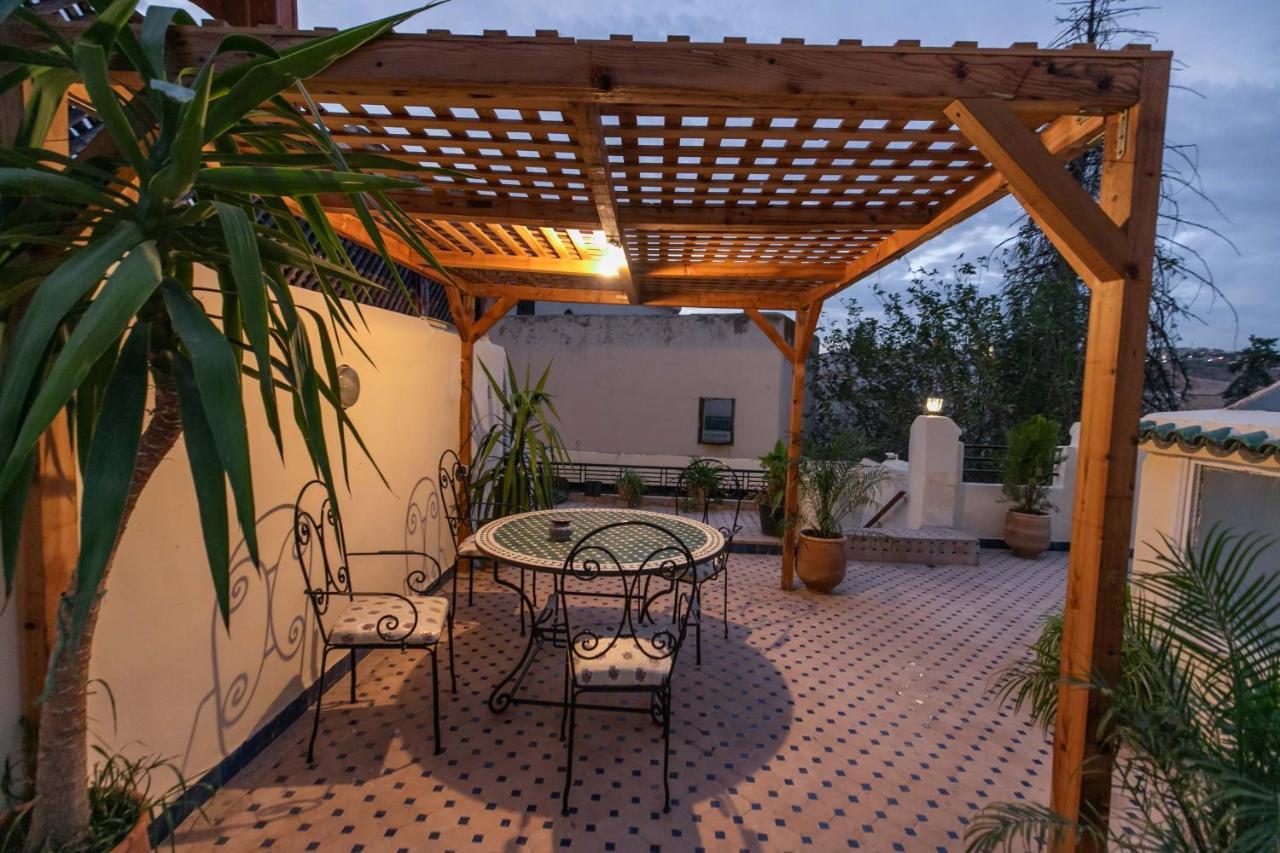 Riad Avec Terrasse Privee Et Piscine Partagee A 300M Fez Eksteriør billede